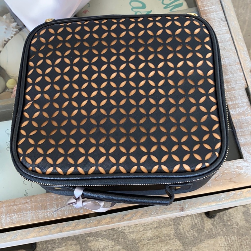 Makeup case never used